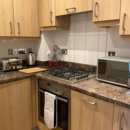 Апартаменты Modern 2 Bed Apt In Egham High Street, With Private Parking And Wifi Экстерьер фото